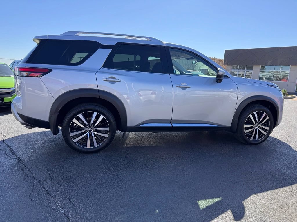 Used 2025 Nissan Pathfinder Platinum w/ Cargo Package AWD/4WD image 6