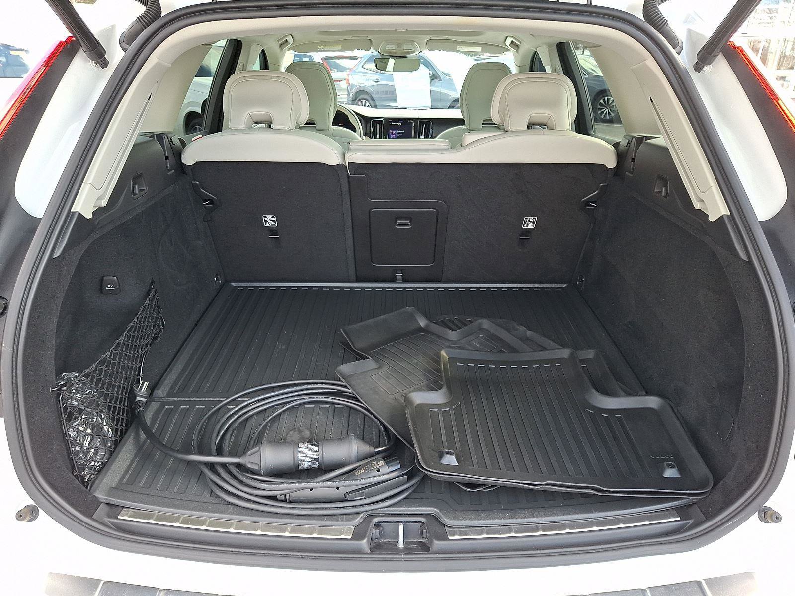Certified 2023 Volvo XC60 T8 Ultimate w/ Protection Package Premier image 28