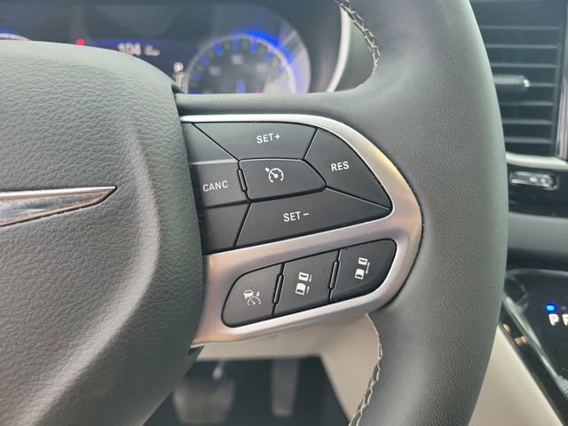 Used 2024 Chrysler Pacifica Touring-L FWD image 20