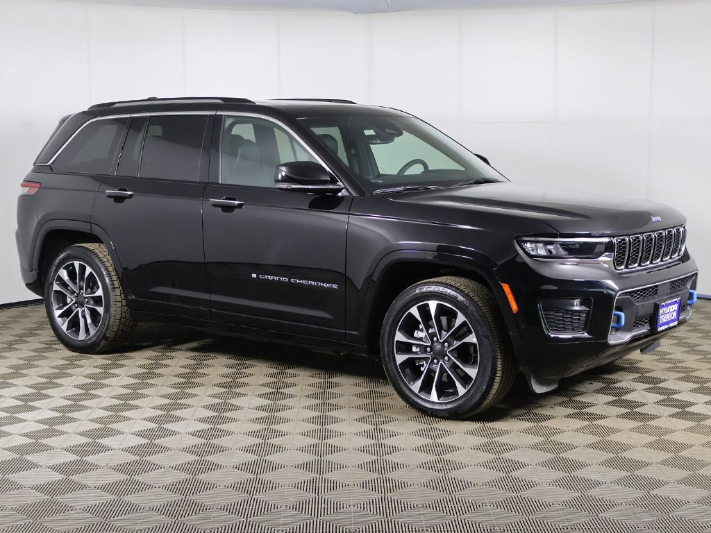 Used 2022 Jeep Grand Cherokee Overland AWD/4WD image 2