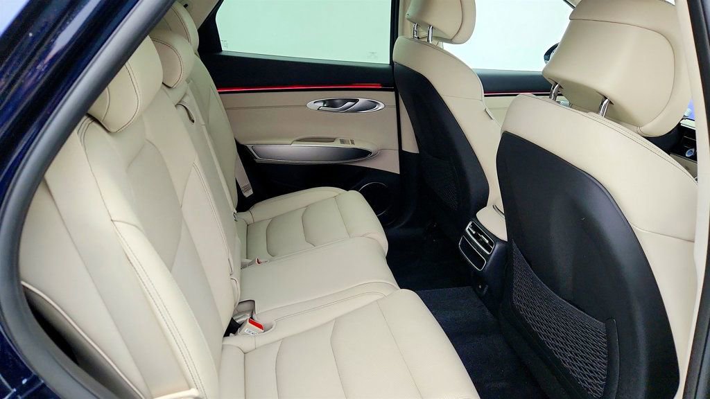 Used 2026 Genesis GV70 2.5T Select image 24