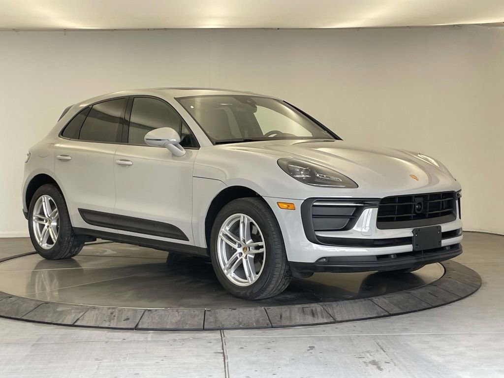 Certified 2023 Porsche Macan image 9