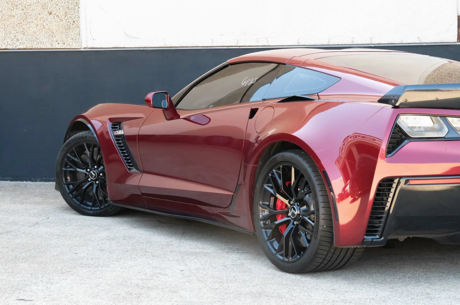 Used 2016 Chevrolet Corvette Z06 w/ 3LZ Preferred Equipment Group RWD image 12