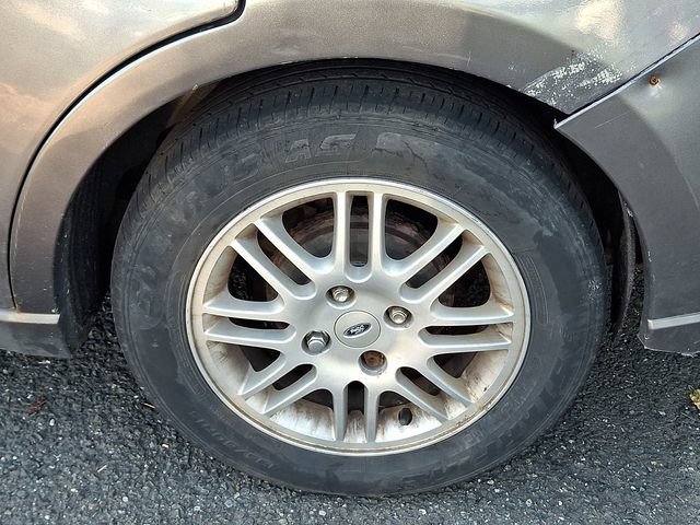Used 2011 Ford Focus SE FWD image 4