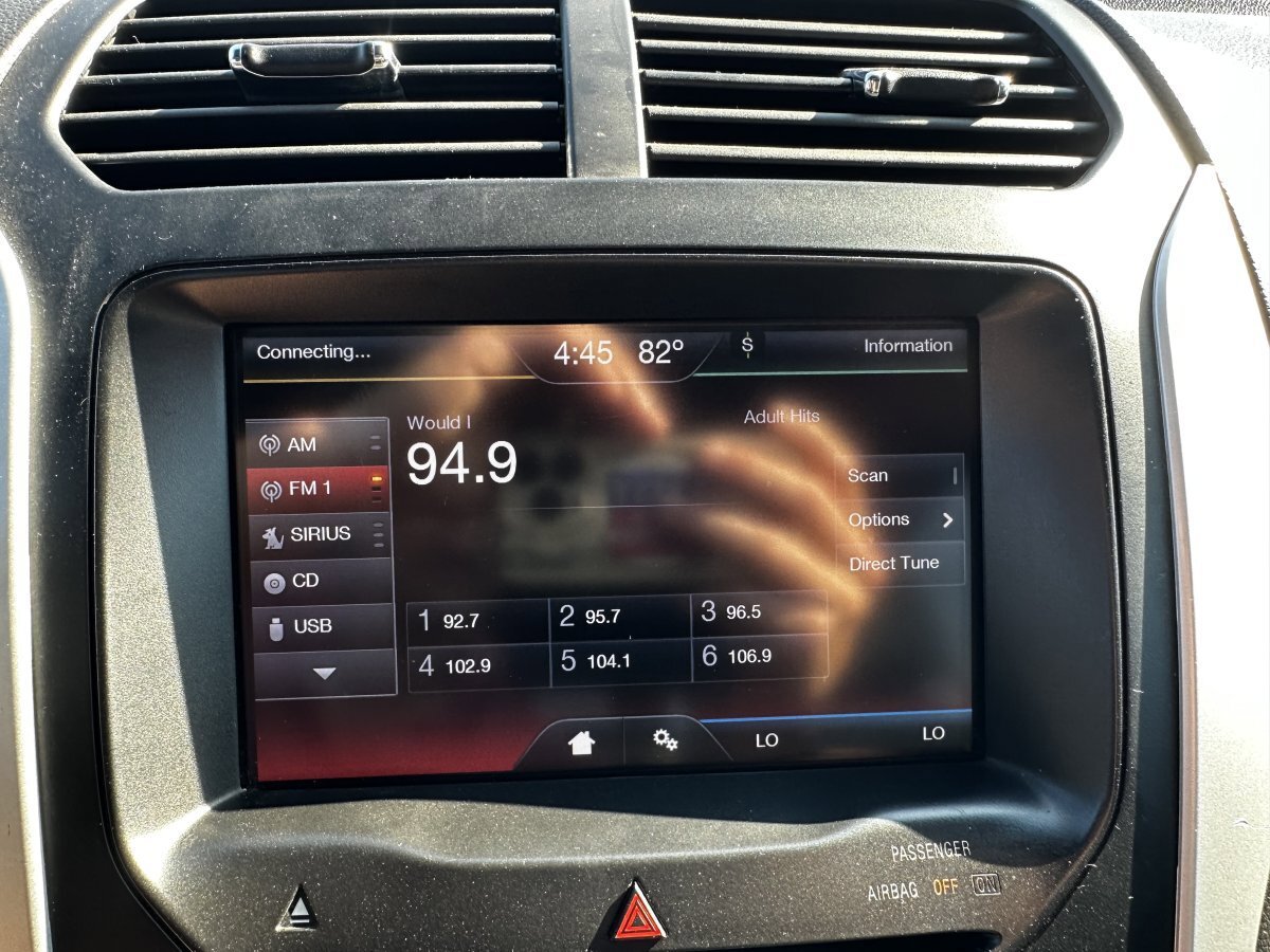Used 2013 Ford Explorer XLT image 23