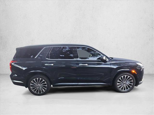 Used 2023 Hyundai Palisade Calligraphy w/ Winter Package FWD image 4