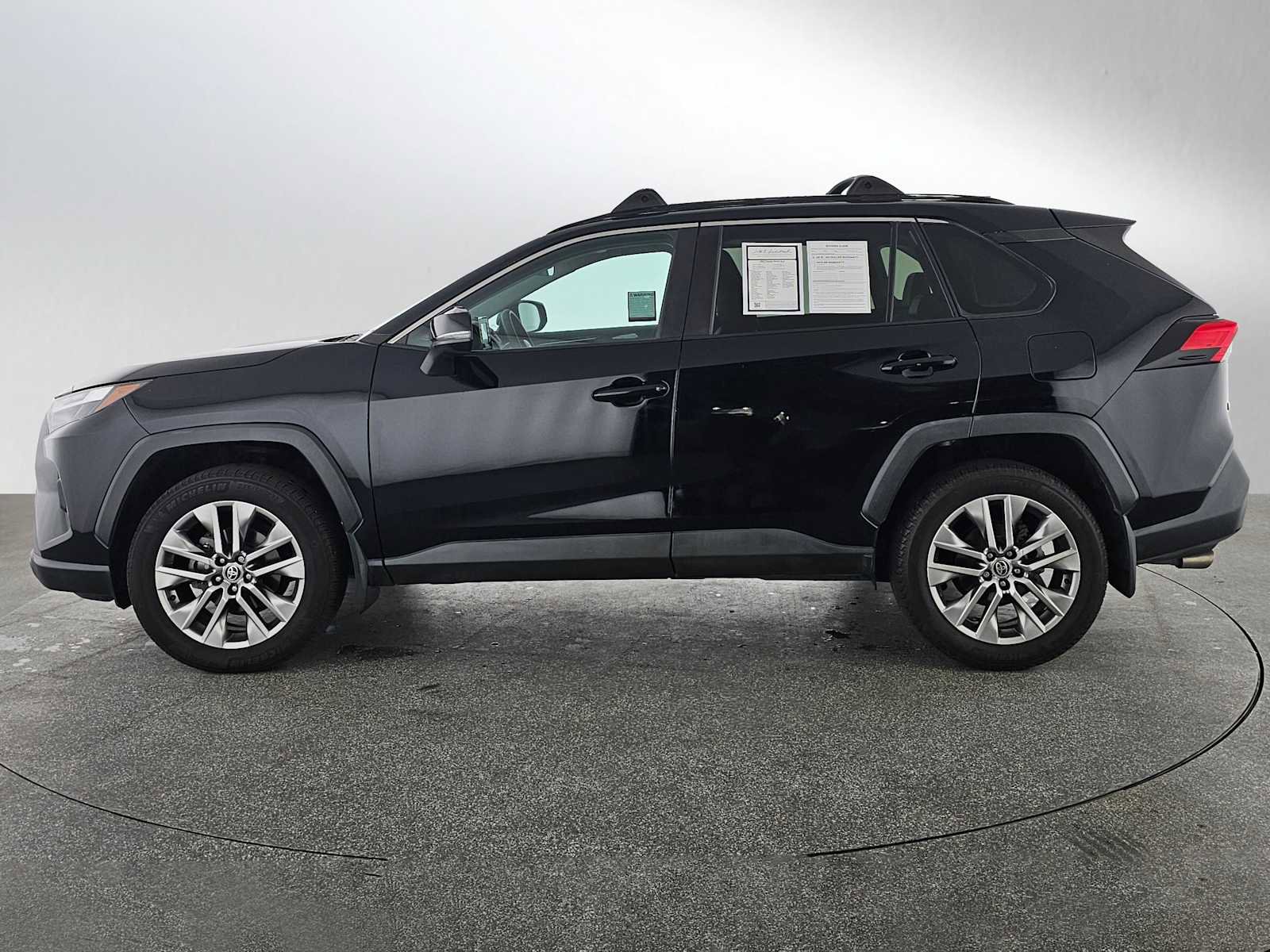 Used 2022 Toyota RAV4 XLE Premium image 6