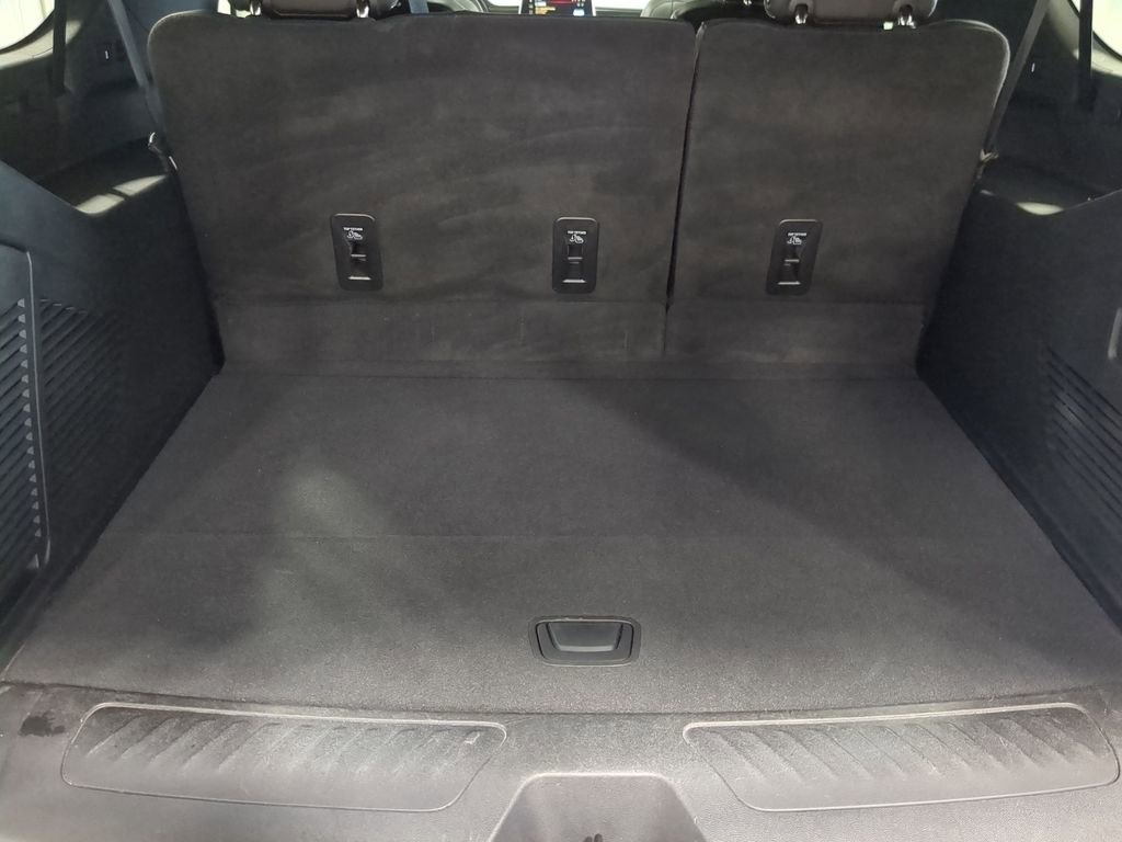 Used 2023 GMC Yukon XL SLT w/ SLT Premium Package image 34