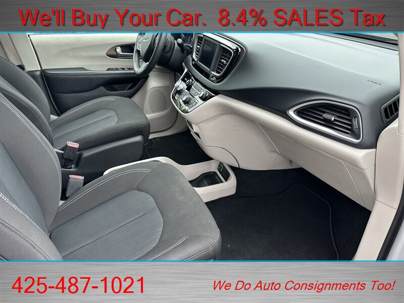 Used 2022 Chrysler Voyager LX FWD image 19