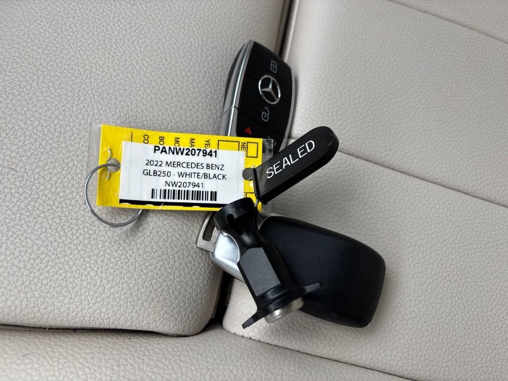 Used 2022 Mercedes-Benz GLB 250 w/ Premium Package Lite image 35