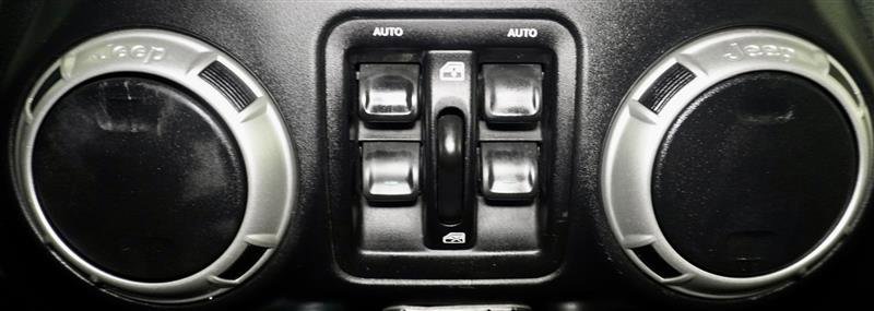 Used 2016 Jeep Wrangler Unlimited Sahara w/ Max Tow Package image 17