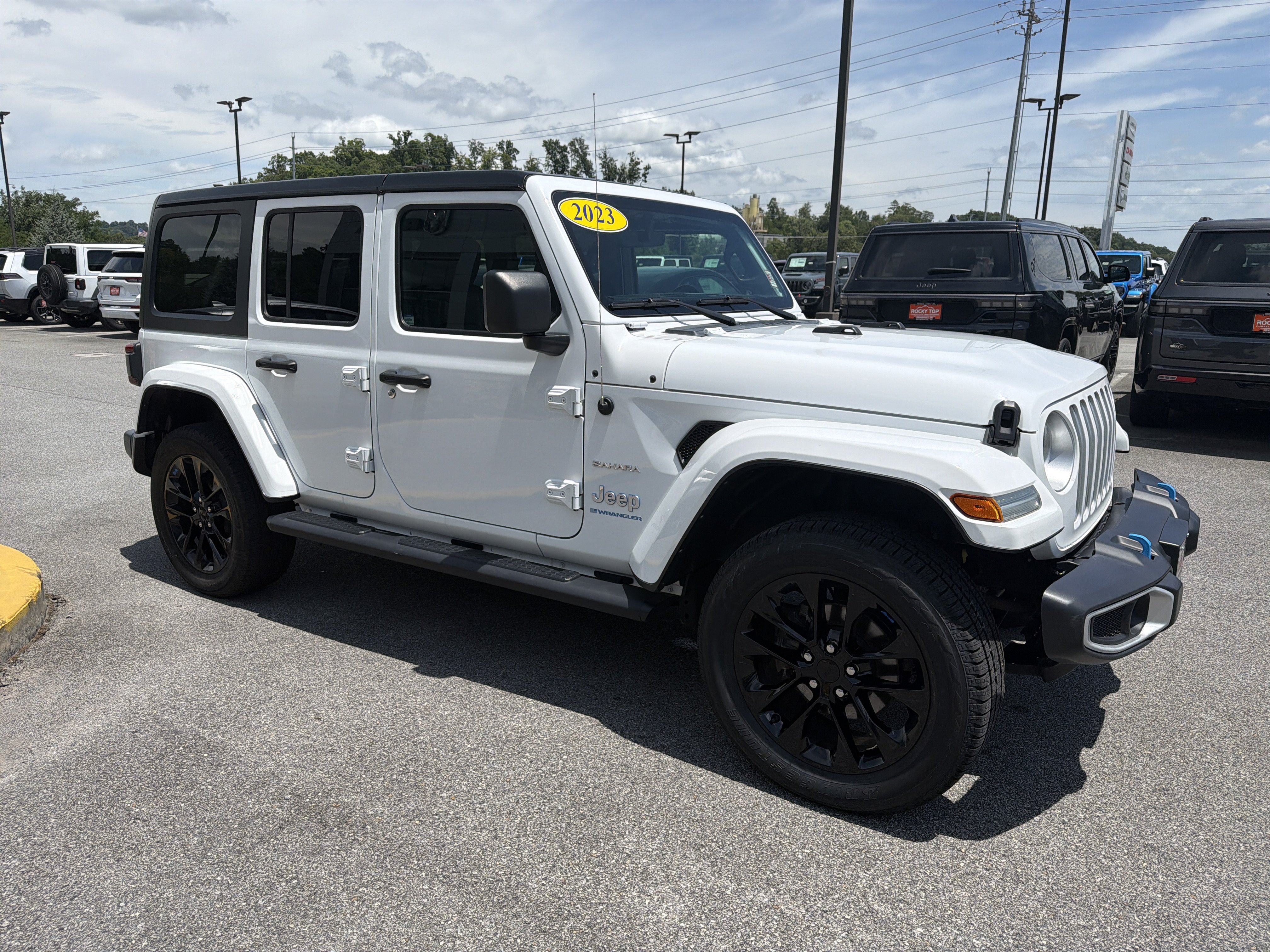 Used 2023 Jeep Wrangler Unlimited Sahara AWD/4WD image 6