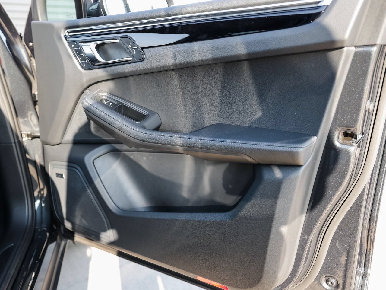 Certified 2026 Porsche Macan AWD/4WD image 27
