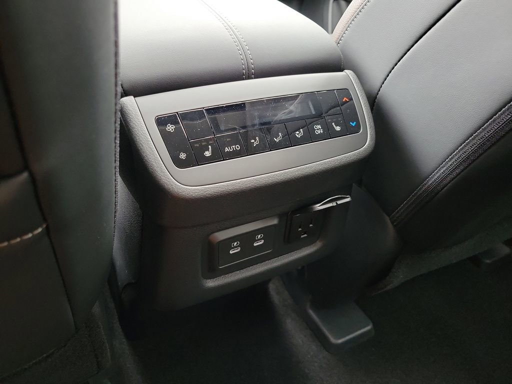 New 2026 Nissan Pathfinder Platinum image 13