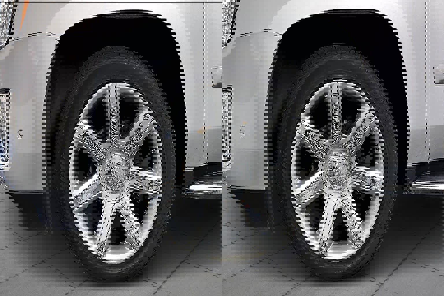 Used 2019 Cadillac Escalade ESV Premium Luxury image 10