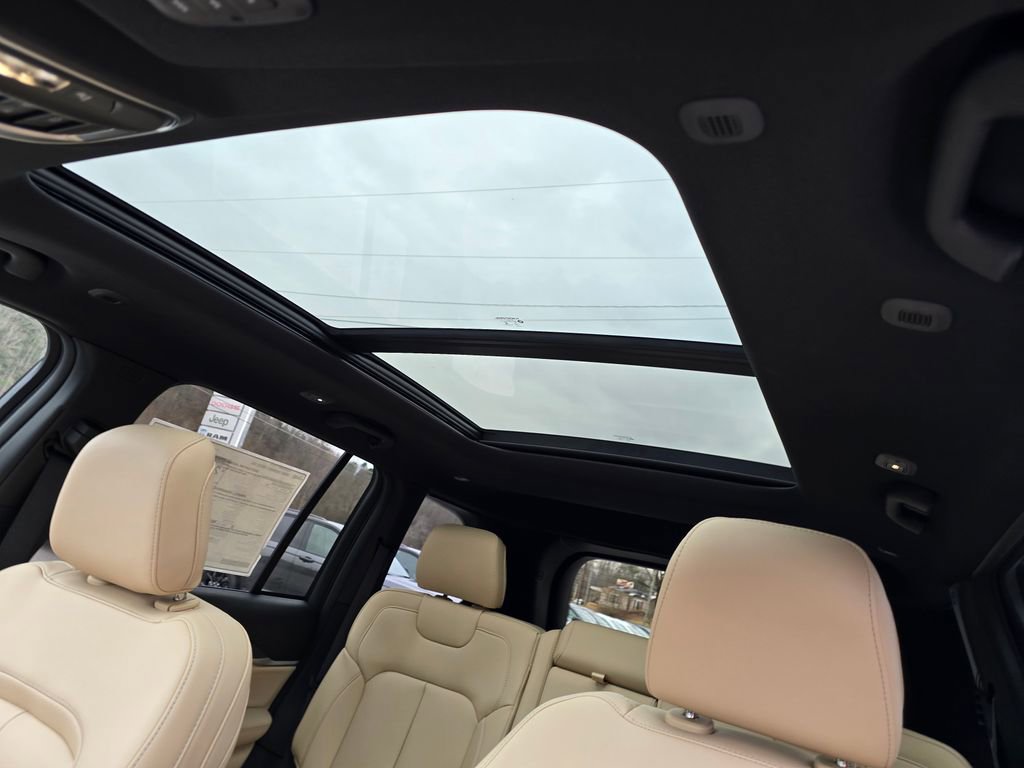 New 2025 Jeep Grand Cherokee Limited image 14