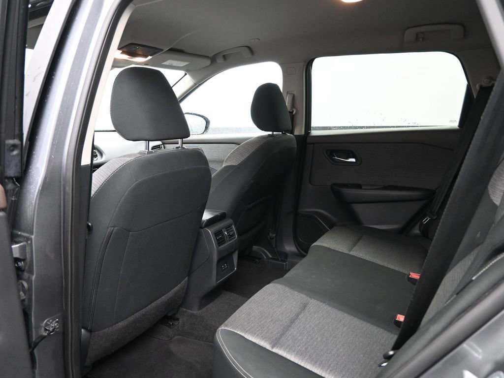 Used 2023 Nissan Rogue SV image 29