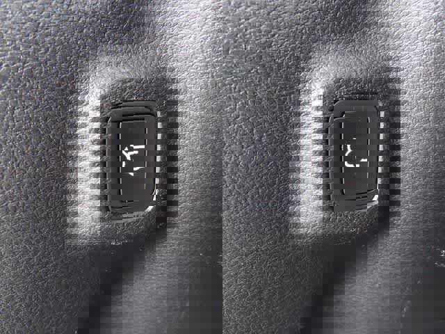 Used 2017 Jeep Compass Latitude w/ Popular Equipment Group image 10