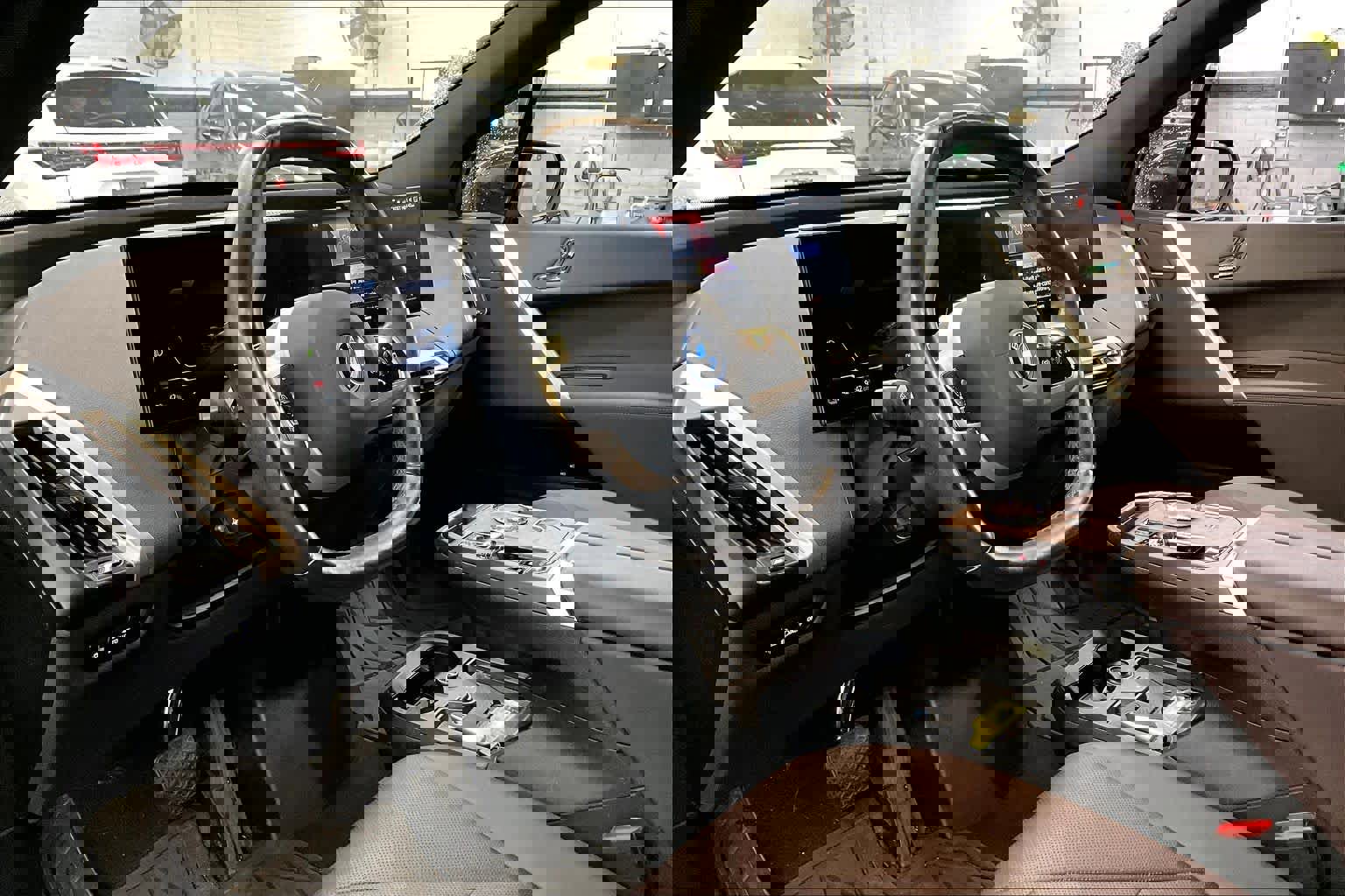 Used 2023 BMW iX xDrive50 w/ Ultimate Package 2 image 16