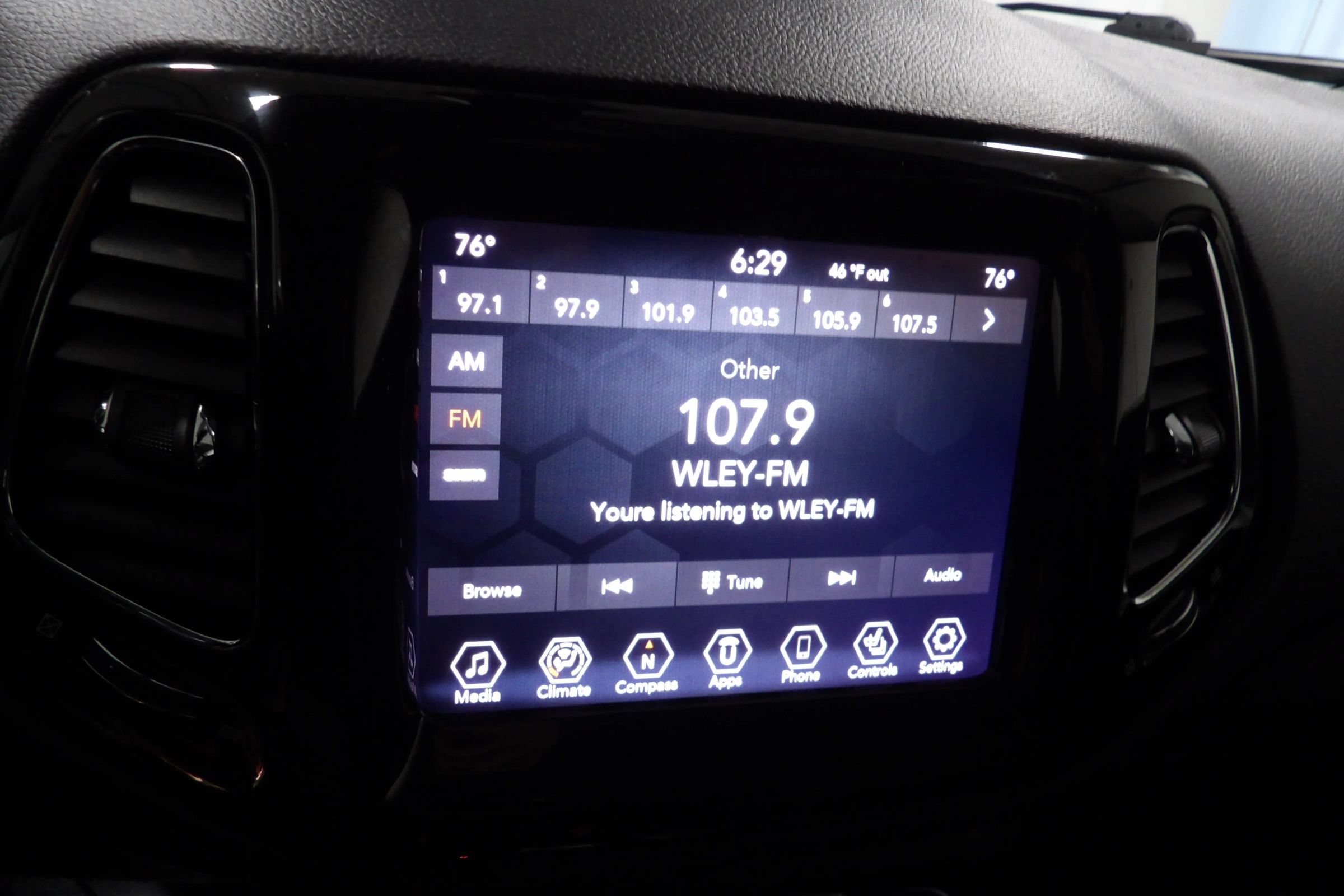 Used 2019 Jeep Compass Limited AWD/4WD image 15