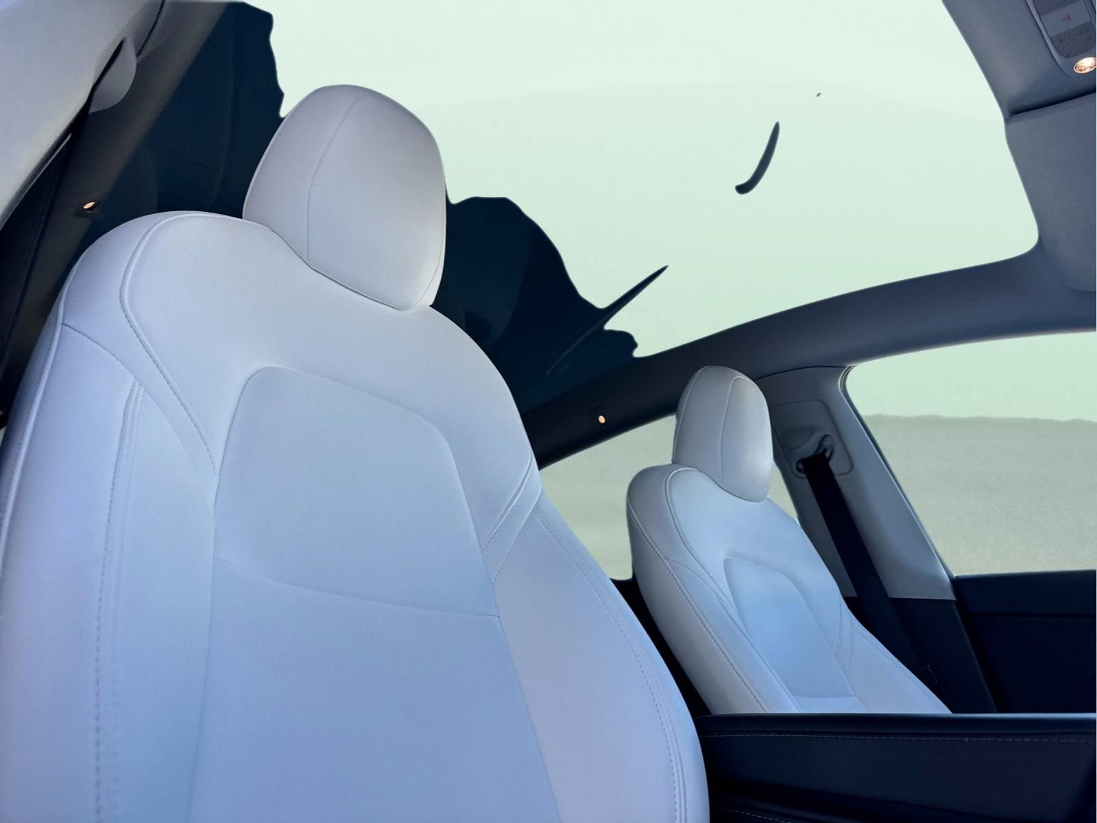 Used 2023 Tesla Model Y Long Range image 17