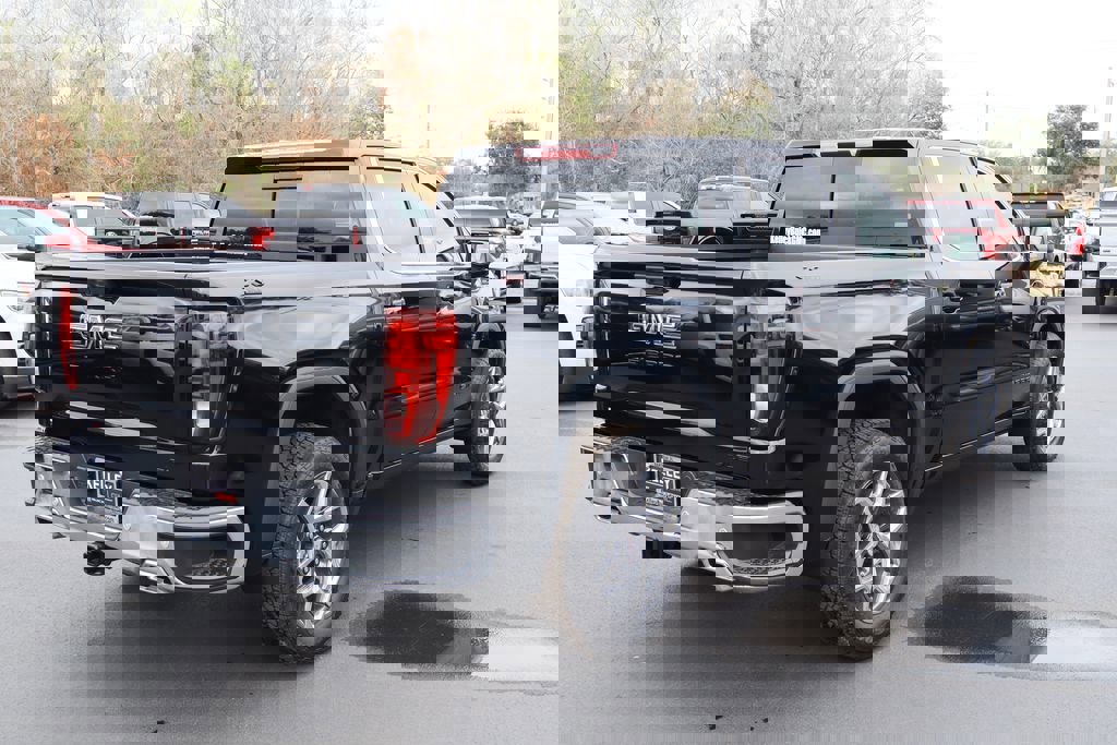 New 2026 GMC Sierra 1500 SLE image 4