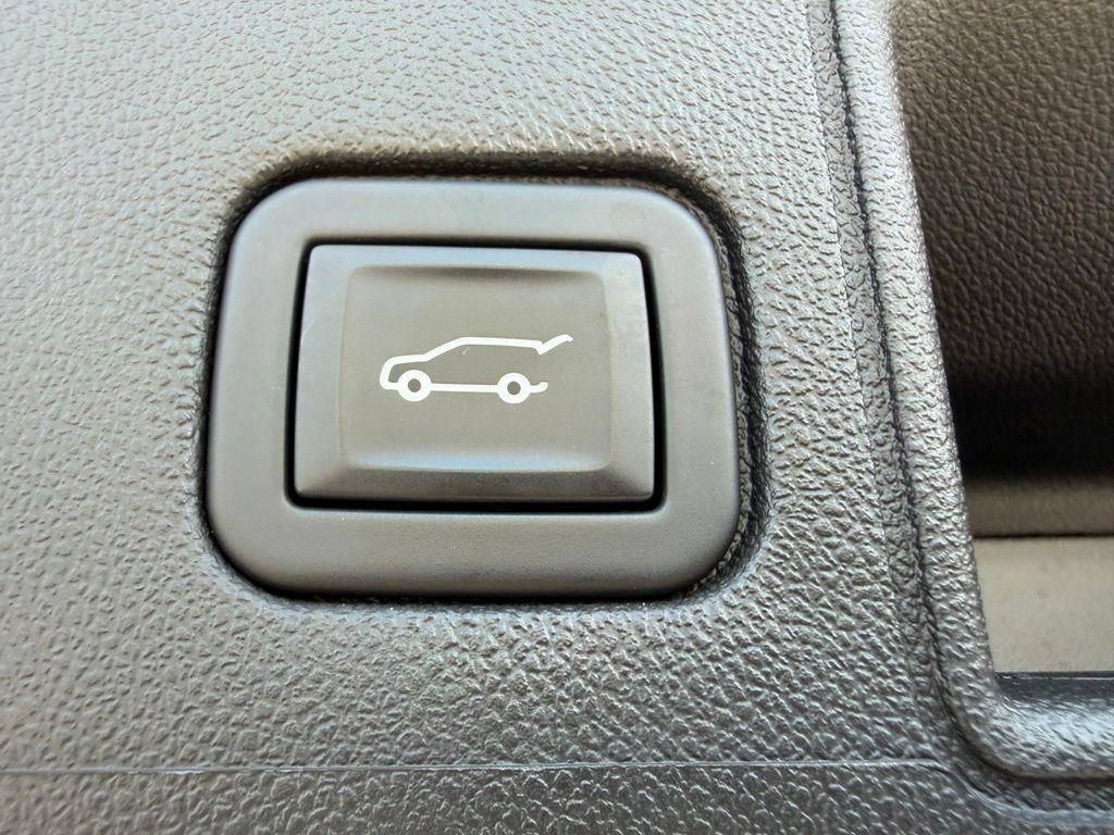 Used 2023 GMC Terrain SLT AWD/4WD image 17