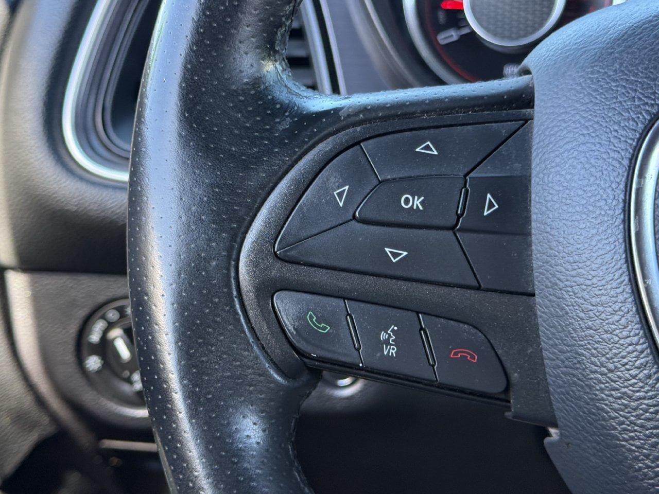 Used 2015 Dodge Challenger R/T RWD image 12