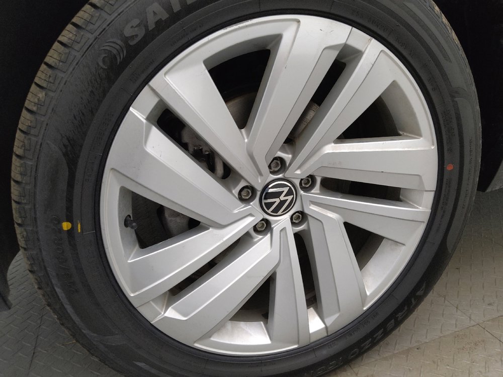 Used 2021 Volkswagen Atlas Cross Sport SE image 31