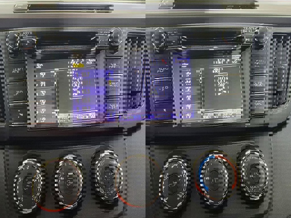 Used 2018 Toyota RAV4 LE image 19