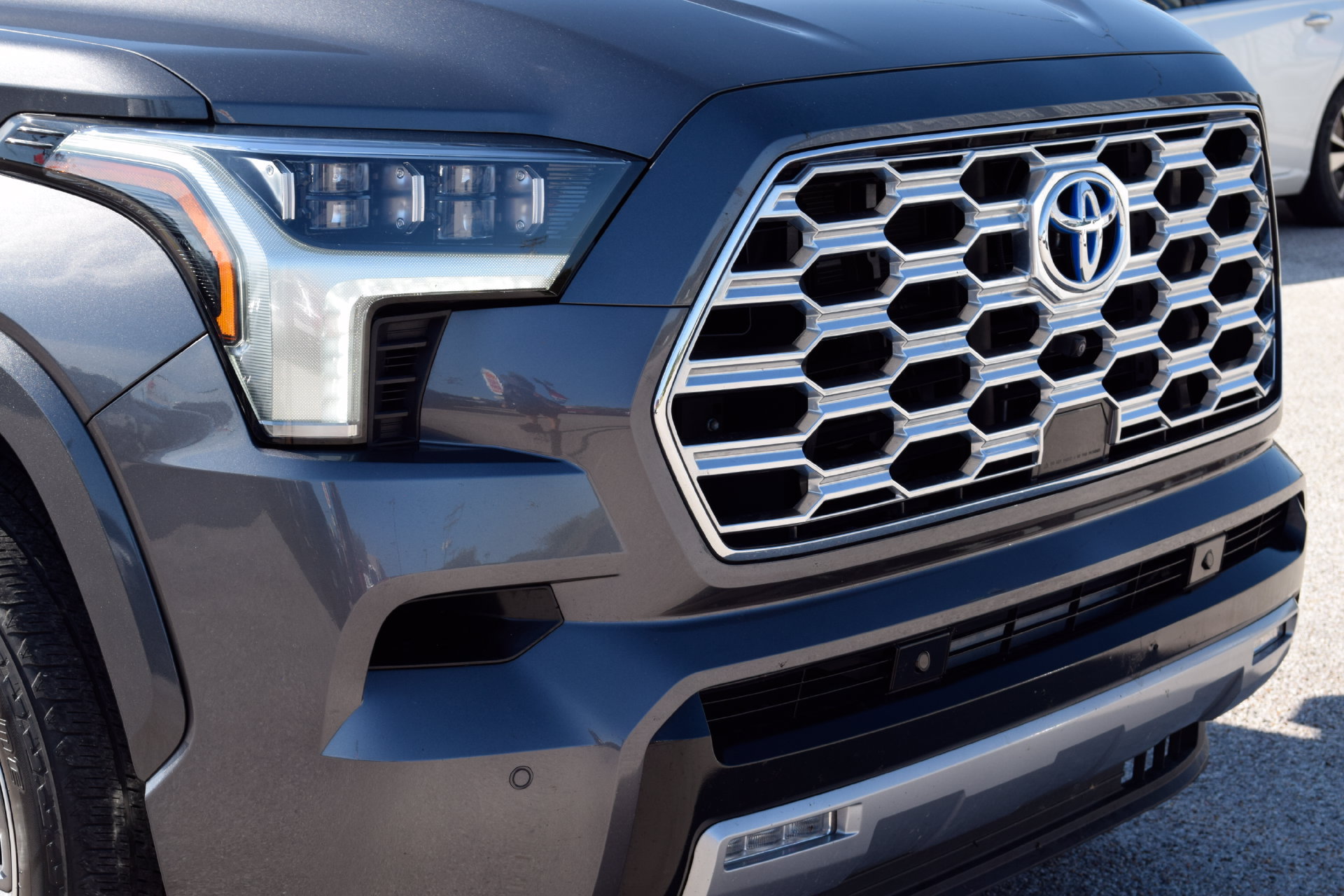 Used 2024 Toyota Sequoia Capstone AWD/4WD image 26