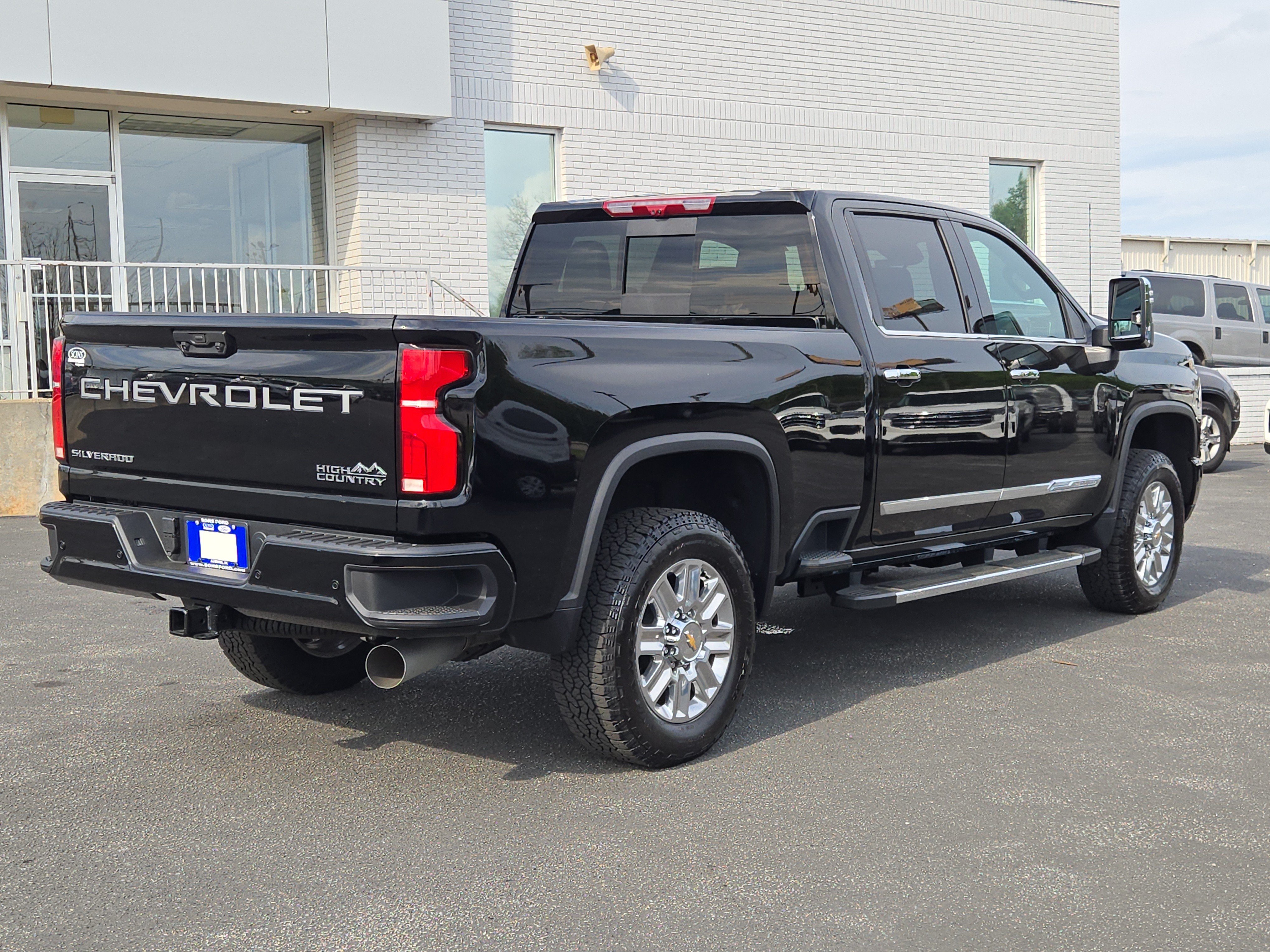Used 2025 Chevrolet Silverado 2500 High Country w/ Technology Package AWD/4WD image 8