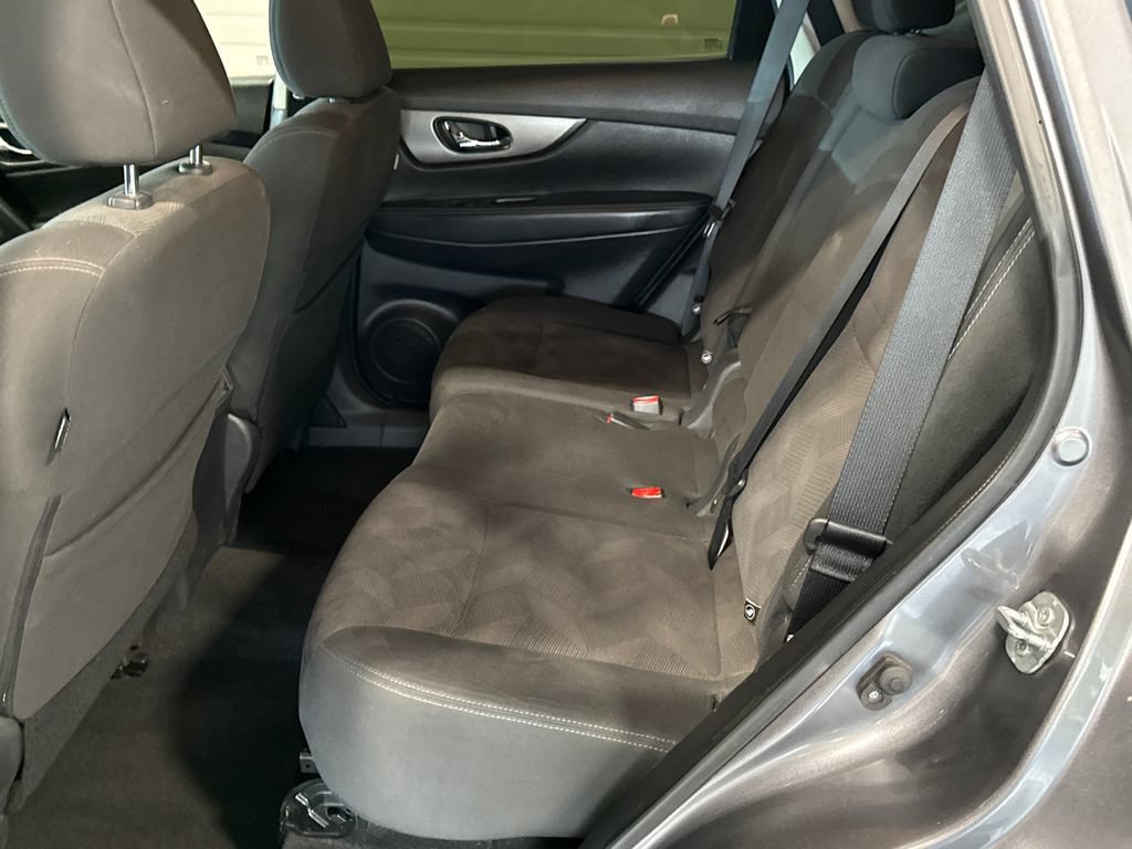 Used 2016 Nissan Rogue SV AWD/4WD image 9
