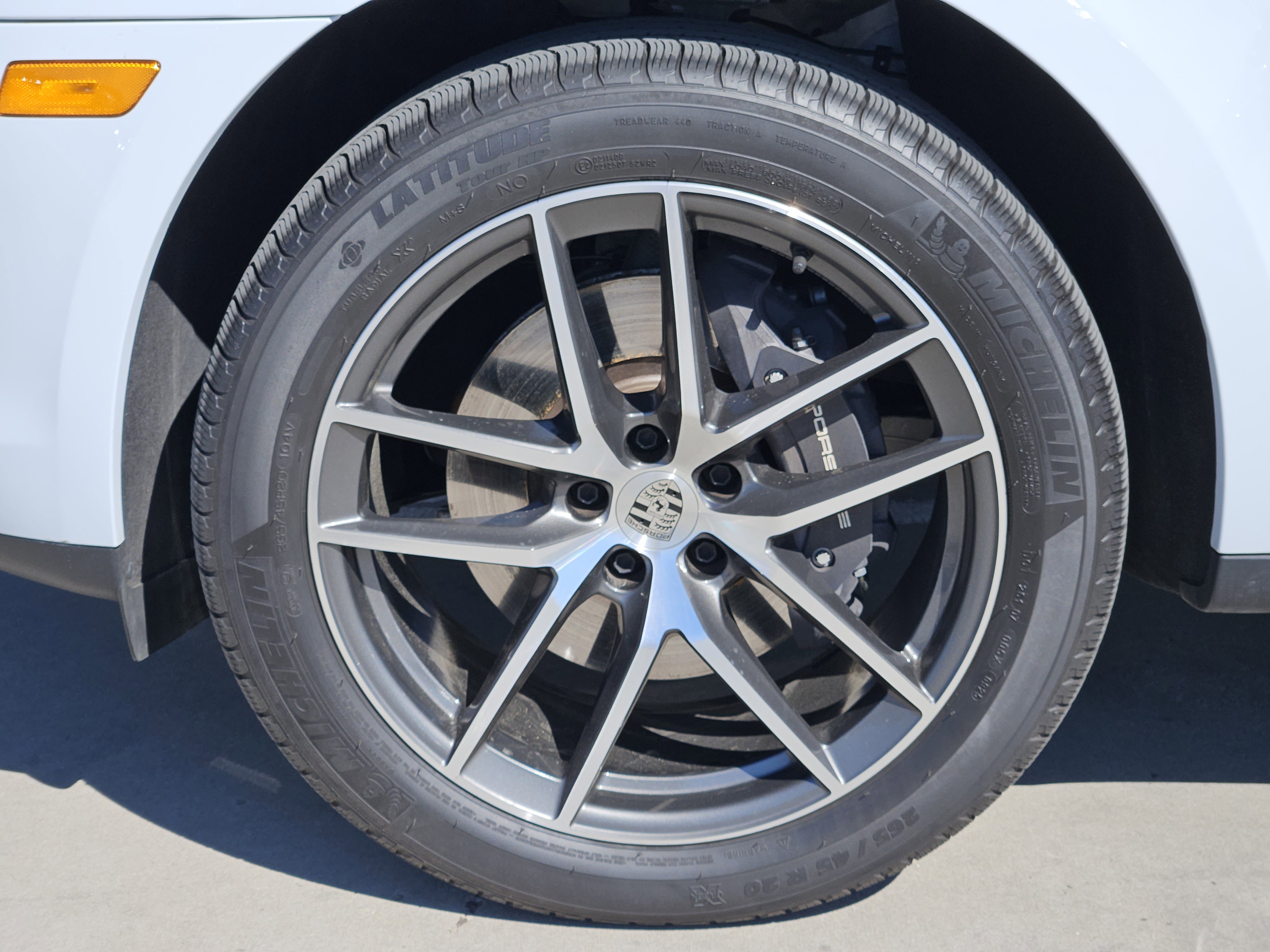 Certified 2025 Porsche Macan image 14