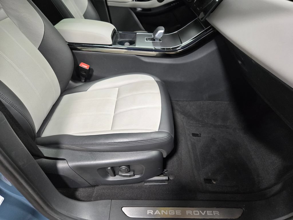 Used 2025 Land Rover Range Rover Evoque Dynamic SE AWD/4WD image 53