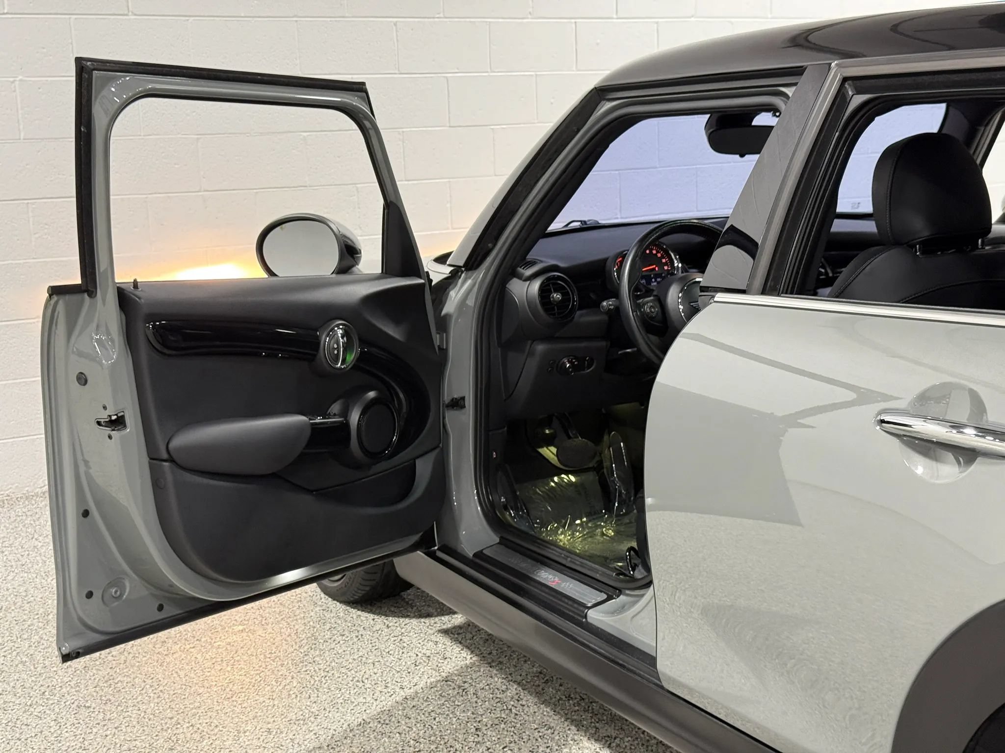 Used 2019 MINI Cooper S w/ Signature Upholstery Package FWD image 10