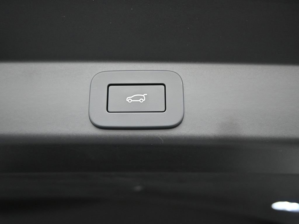 Used 2025 Land Rover Range Rover Sport SV Edition Two image 17