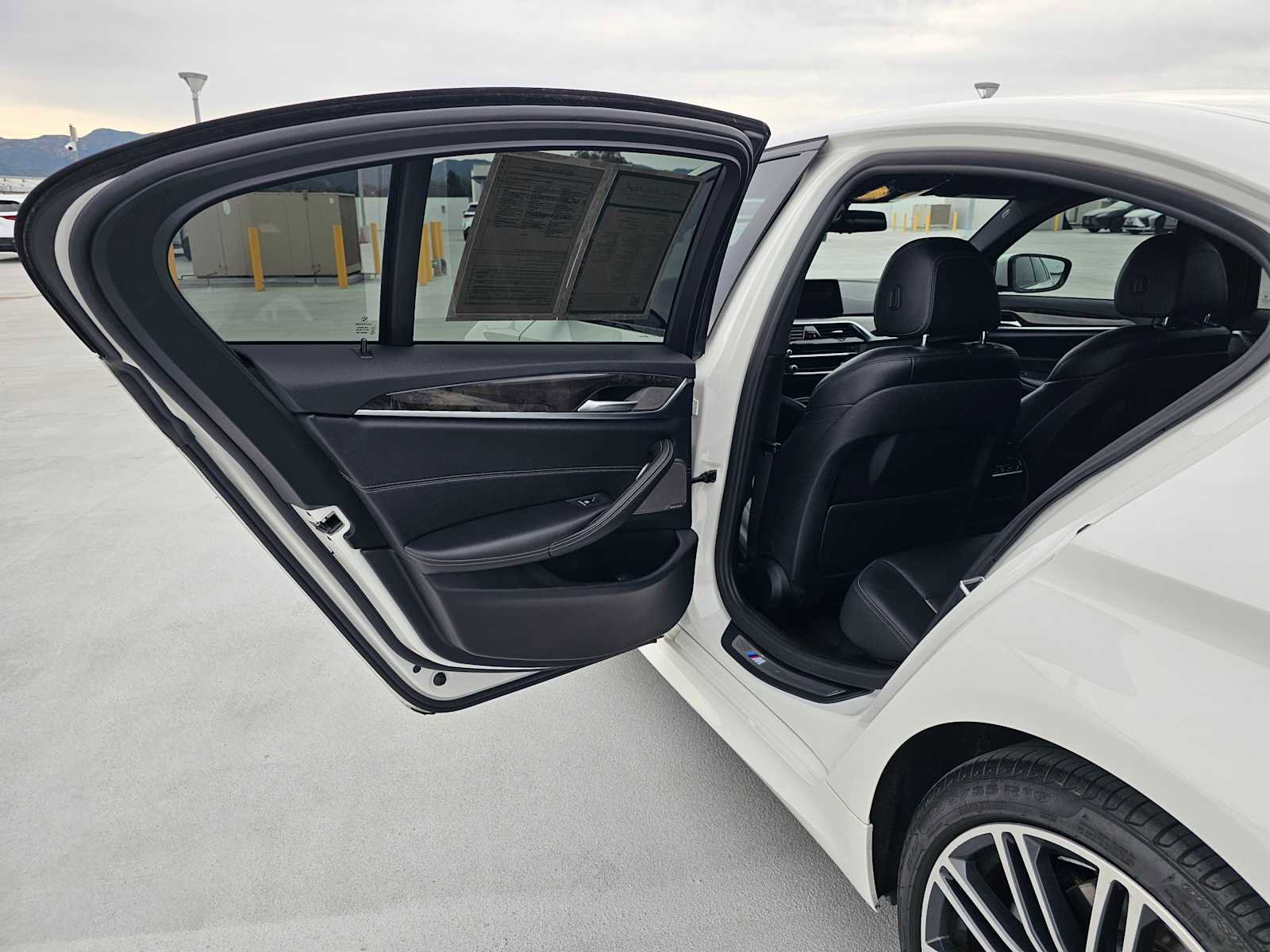 Used 2019 BMW 530e w/ M Sport Package image 15