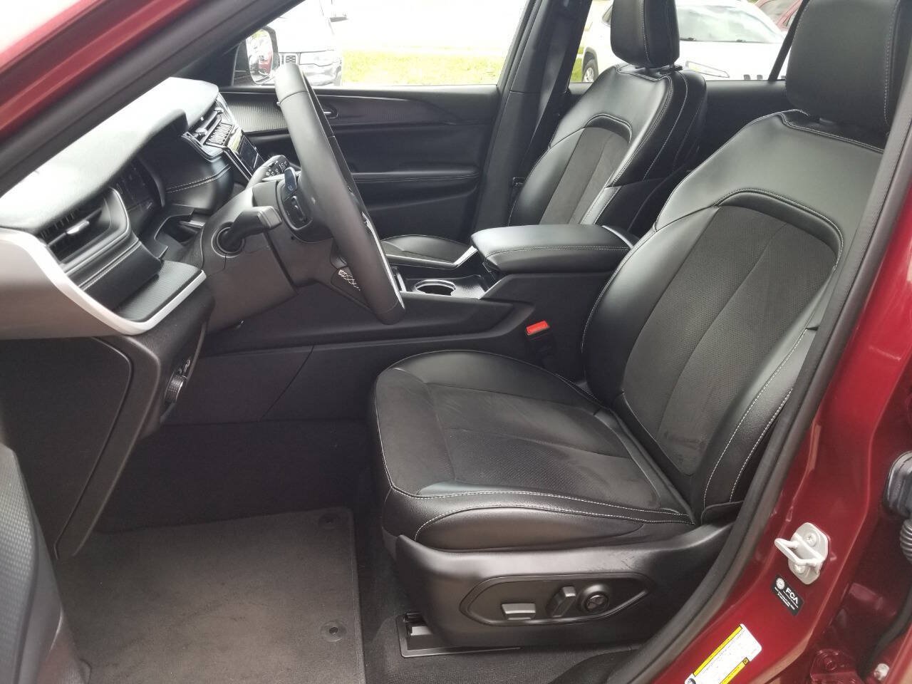 Certified 2024 Jeep Grand Cherokee L Altitude AWD/4WD image 11