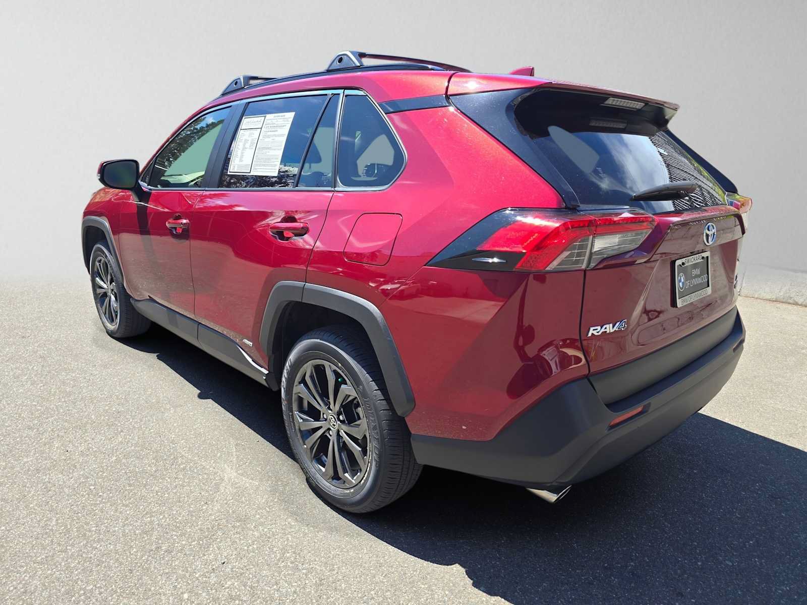 Used 2022 Toyota RAV4 XLE Premium AWD/4WD image 5