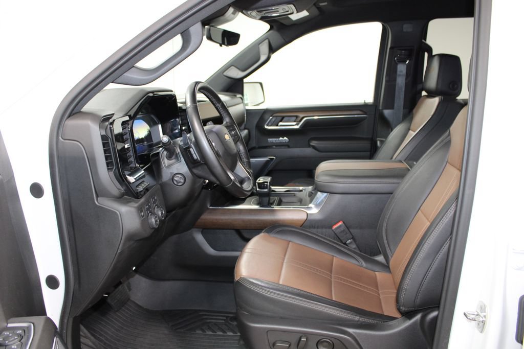 Used 2024 Chevrolet Silverado 1500 High Country w/ Technology Package AWD/4WD image 23