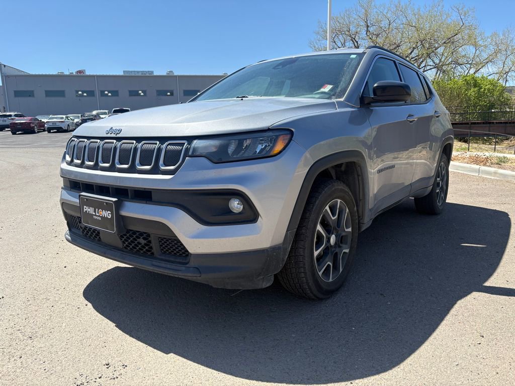 Used 2022 Jeep Compass Latitude AWD/4WD image 2