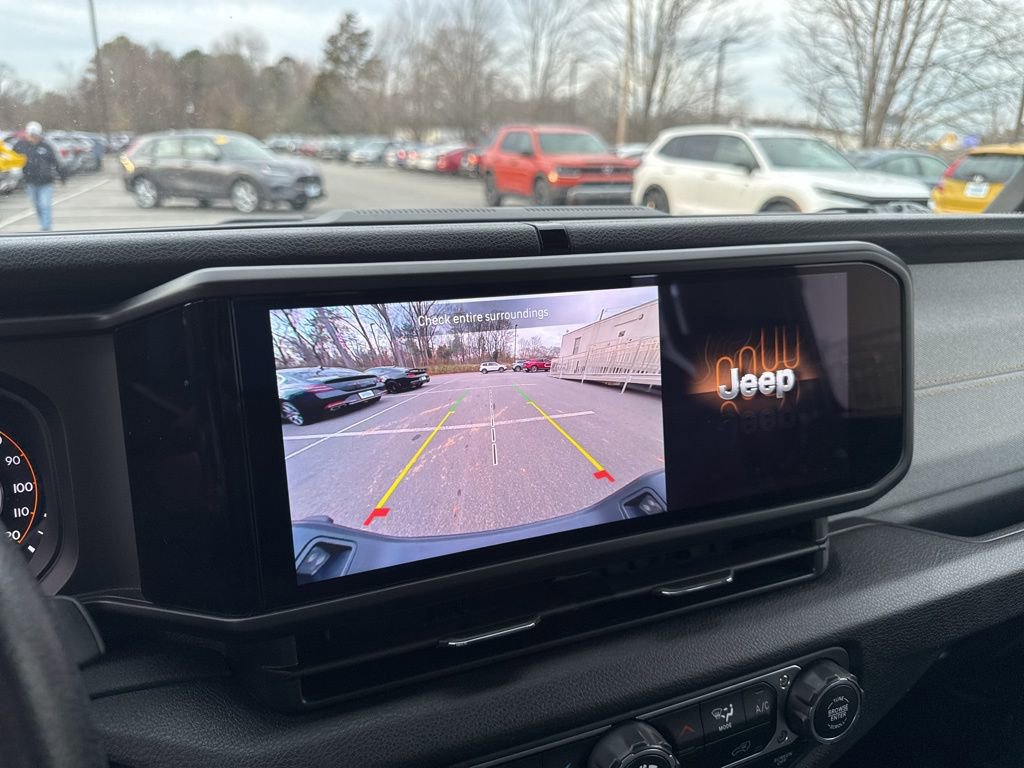 Used 2024 Jeep Gladiator Sport image 25