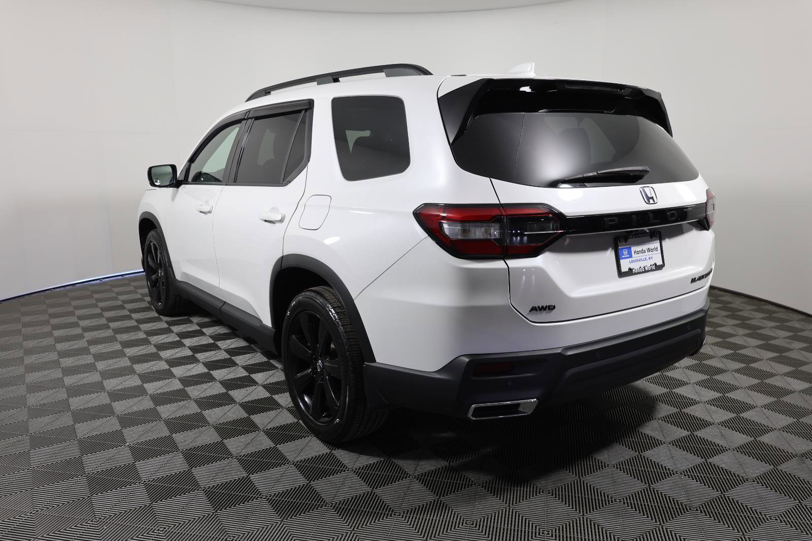 Used 2025 Honda Pilot Black Edition image 7
