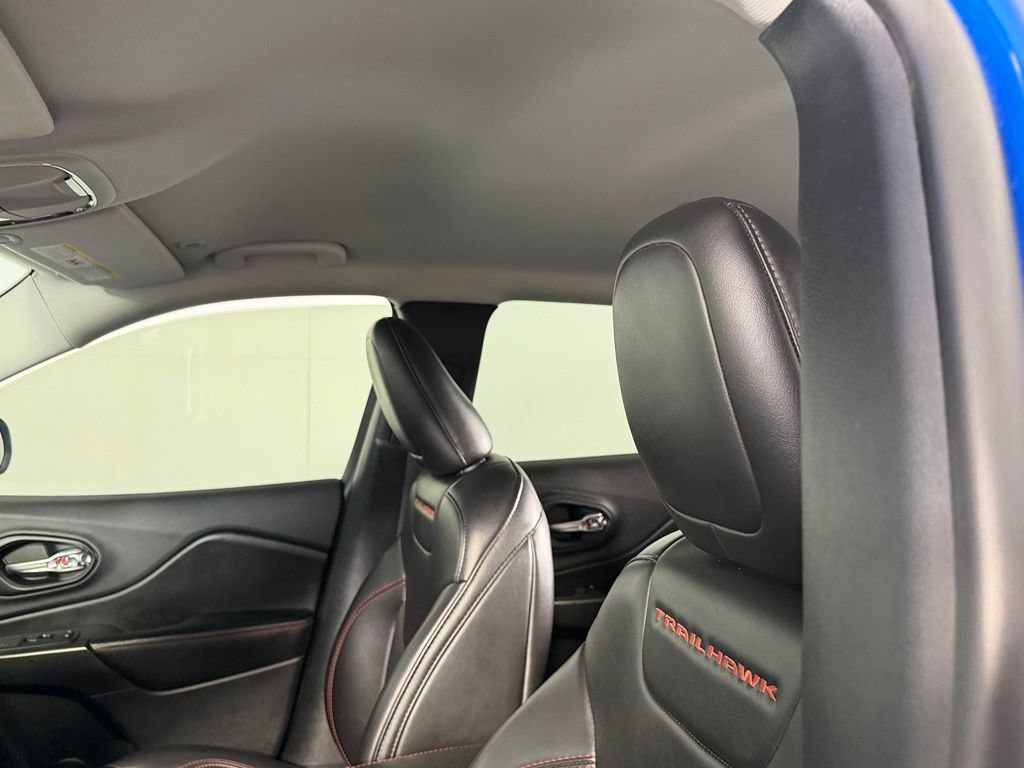 Used 2019 Jeep Cherokee Trailhawk w/ Cold Weather Group AWD/4WD image 22