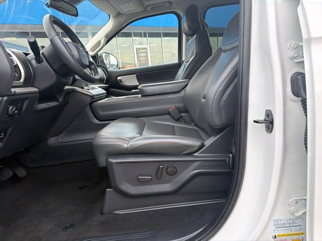 Used 2025 Ford Expedition Active AWD/4WD image 41