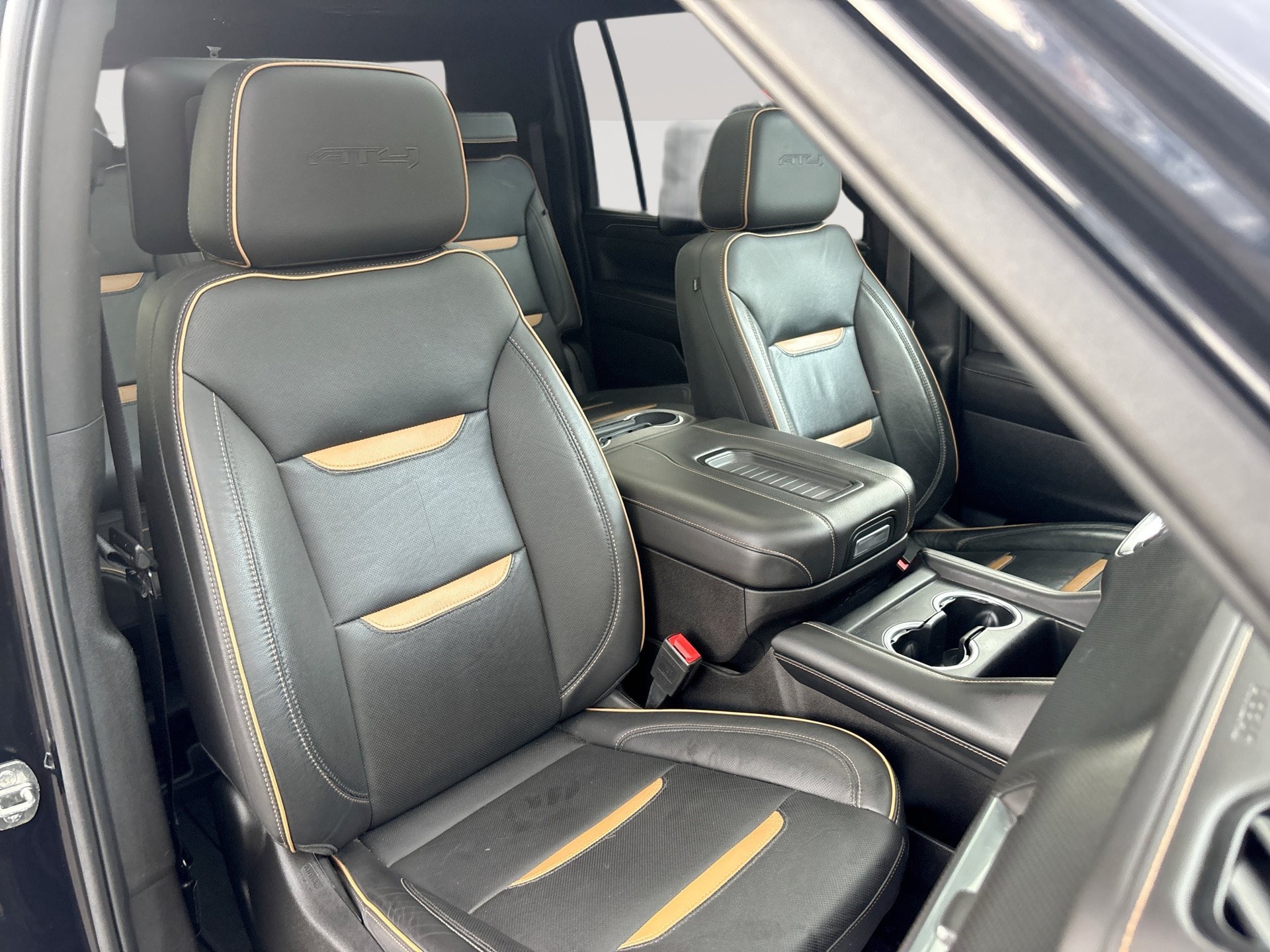 Used 2021 GMC Yukon XL AT4 w/ AT4 Premium Package AWD/4WD image 28