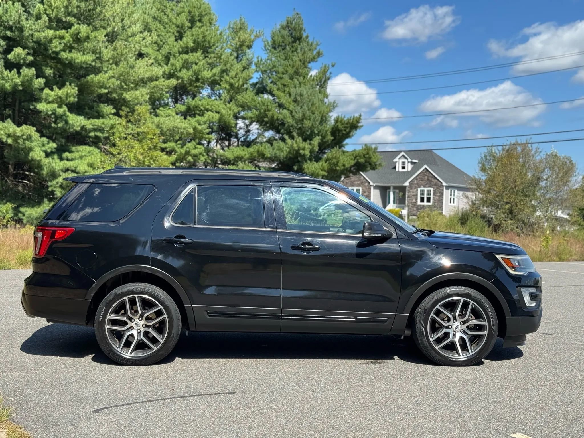 Used 2017 Ford Explorer Sport w/ Equipment Group 401A image 5