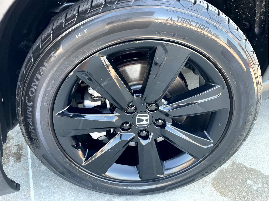 Certified 2025 Honda Pilot Black Edition image 6