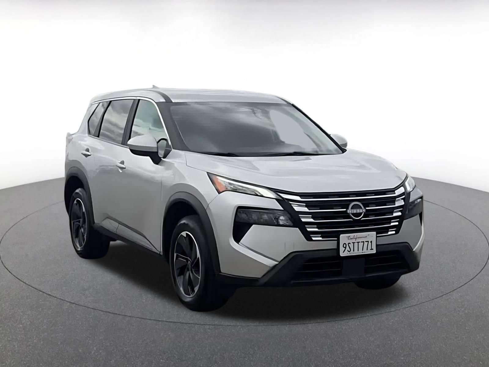 Used 2025 Nissan Rogue SV FWD image 2
